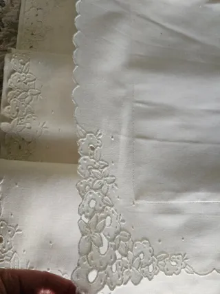 Completo letto matrimoniale ricamato a mano