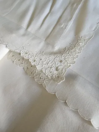 Completo letto matrimoniale ricamato a mano