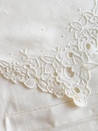 Completo letto matrimoniale ricamato a mano