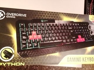 Teclado Gaming Overdrive Negro y Rosa