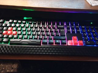 Teclado Gaming Overdrive Negro y Rosa