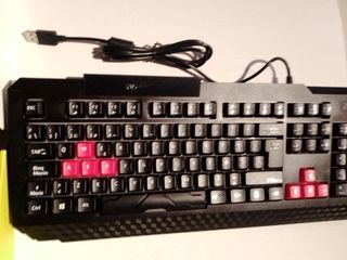 Teclado Gaming Overdrive Negro y Rosa