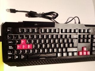 Teclado Gaming Overdrive Negro y Rosa