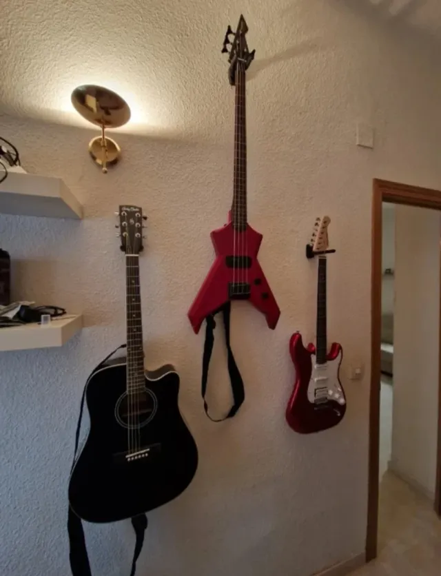 2 SOPORTES DE PARED PARA GUITARRA