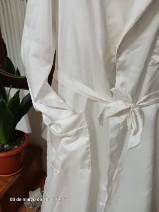 Bata de raso blanca larga T.46