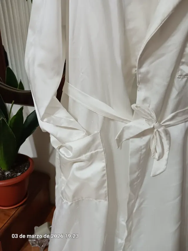 Bata de raso blanca larga T.46
