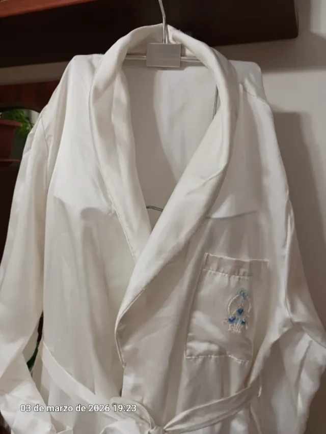 Bata de raso blanca larga T.46