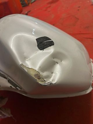 Depósito Yamaha XJ6 Danificado