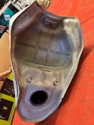 Depósito Yamaha XJ6 Danificado