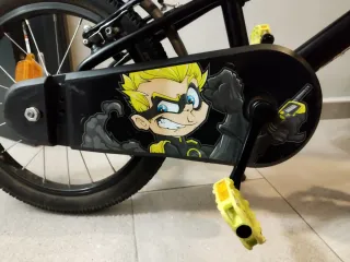 Bicicleta infantil BTWIN negra y amarilla