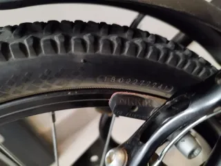 Bicicleta infantil BTWIN negra y amarilla