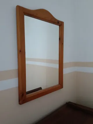 2 Camas 90cm Madera, mesita de noche y espejo