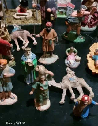 Lote figuras belén PVC y otras