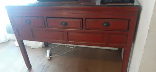 Mueble aparador madera rojo con cristal