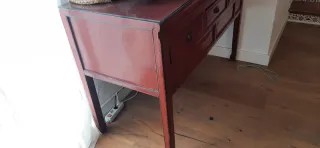 Mueble aparador madera rojo con cristal