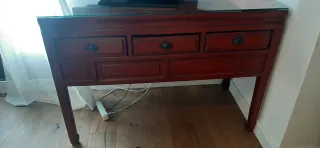 Mueble aparador madera rojo con cristal