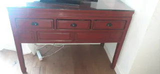 Mueble aparador madera rojo con cristal