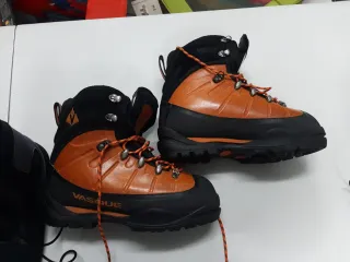 Botas Alta Montaña Negras y Naranjas