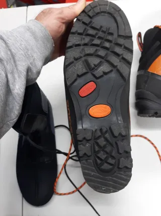 Botas Alta Montaña Negras y Naranjas