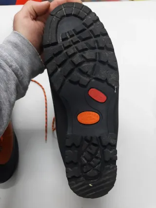 Botas Alta Montaña Negras y Naranjas