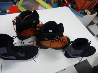 Botas Alta Montaña Negras y Naranjas