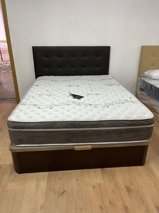 Canapé abatible blanco con cabecero