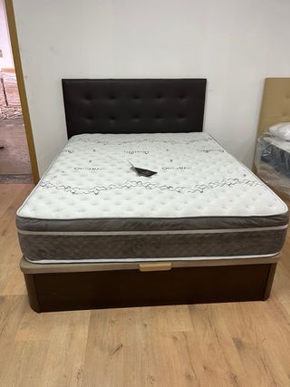 Canapé abatible blanco con cabecero