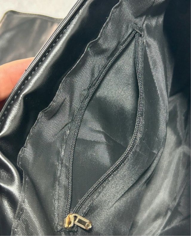 Bolso Zara negro acolchado cadena dorada