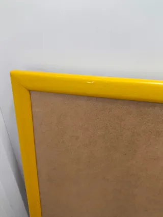 Marco de madera amarillo