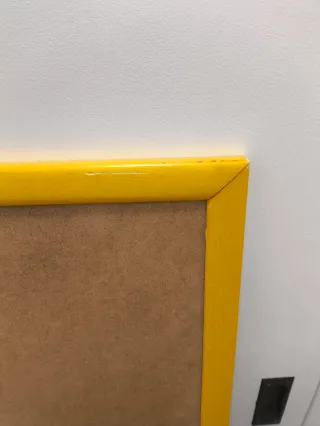 Marco de madera amarillo