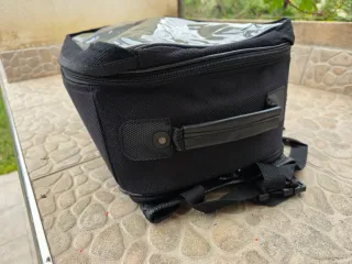 Maleta sobre depósito moto con funda transparente