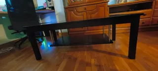 Mesa de centro negra con almacenaje