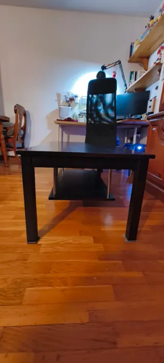 Mesa de centro negra con almacenaje