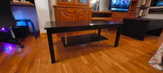 Mesa de centro negra con almacenaje