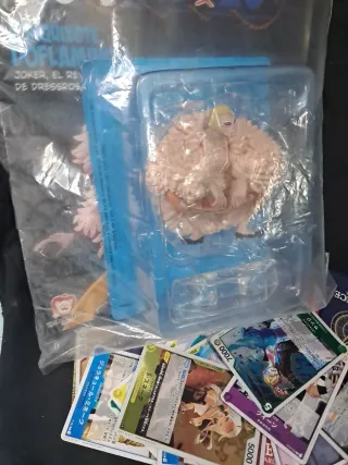 Lote One Piece: Figura y Cartas Coleccionables