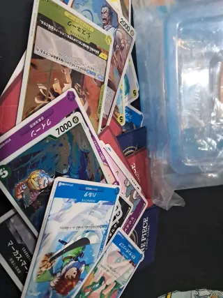 Lote One Piece: Figura y Cartas Coleccionables