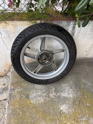 Rueda trasera Honda 16 pulgadas