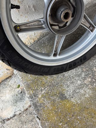 Rueda trasera Honda 16 pulgadas