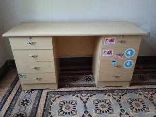 Escritorio madera y metal