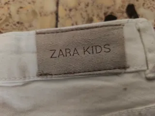 Minifaldas Zara Kids Blancas y Negras