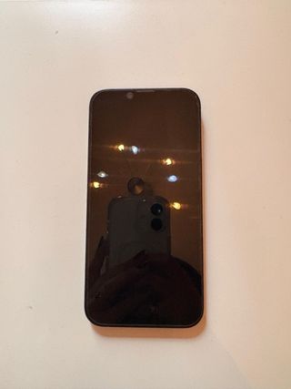 iPhone 13 (6.1) con funda y protectores pantalla