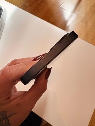 iPhone 13 (6.1) con funda y protectores pantalla