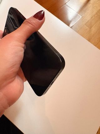 iPhone 13 (6.1) con funda y protectores pantalla