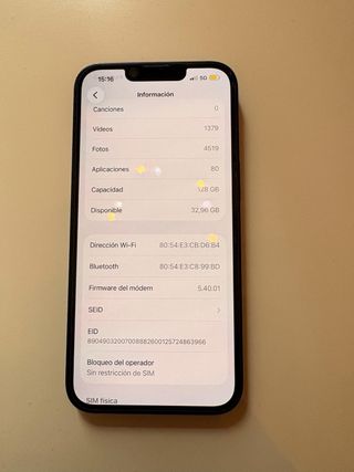 iPhone 13 (6.1) con funda y protectores pantalla