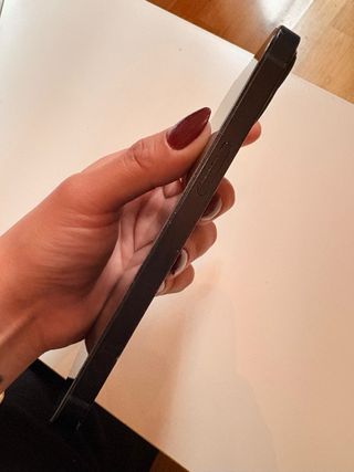 iPhone 13 (6.1) con funda y protectores pantalla