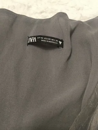 Blusa Zara cropped plateada Talla XS