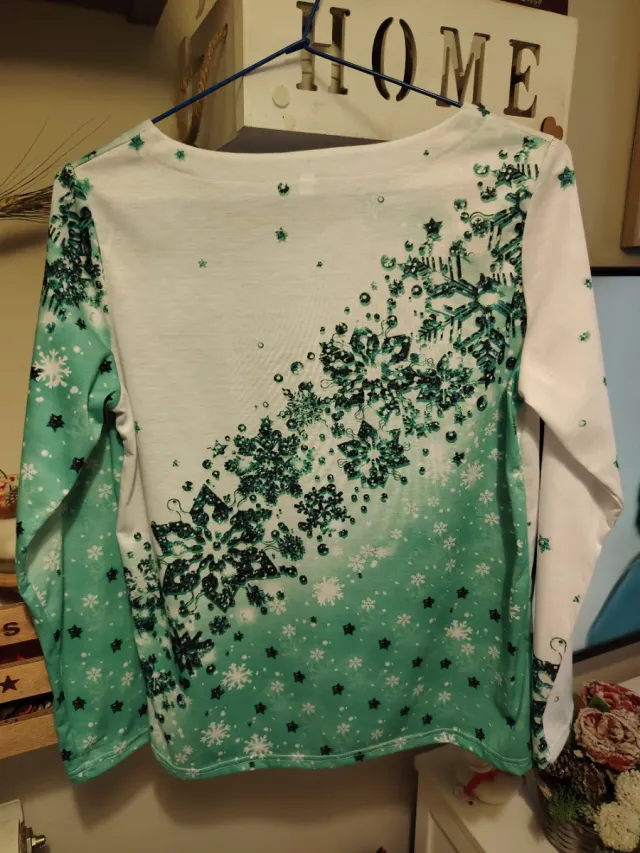 Camiseta V verde con estampado de flores