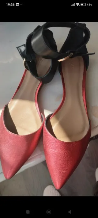 Sandalias Bailarinas Hoss Intropia Rojas y Negras