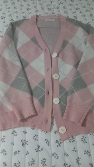 Rebeca de punto argyle rosa y gris