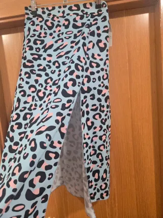Falda estampada leopardo azul y rosa